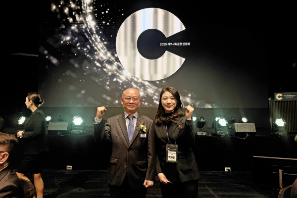 (왼쪽부터) 축산환경관리원 문홍길 원장, 세종시사회복지협의회 박주안 사무처장