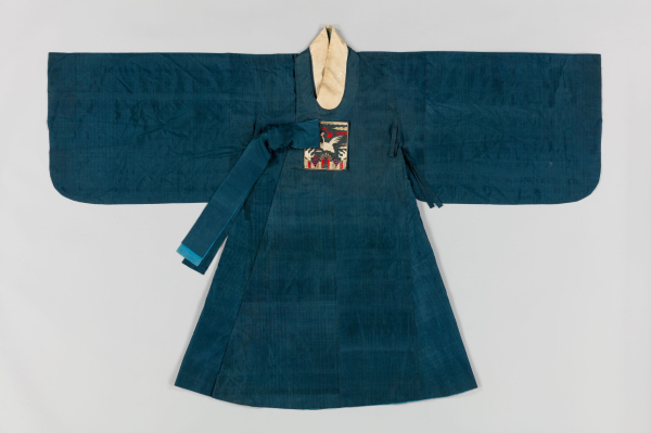 국가민속문화유산 「면암 최익현 관복 일괄」 가운데 하나인 단령(團領)의 모습