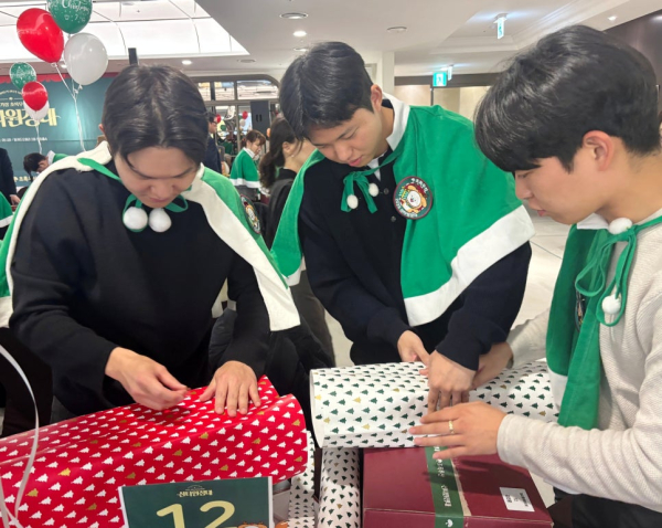 '산타원정대 캠페인' 동참 -선물포장 모습