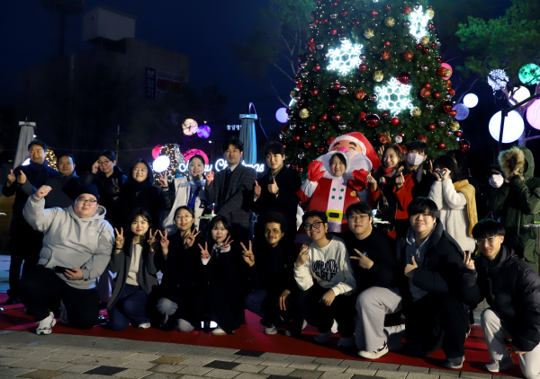 행사 마무리 후 컨소시엄 대학 참여자들 단체사진