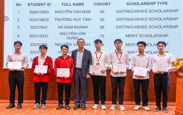 충남대 윤순길 명예교수 HUST 장학금 전달식