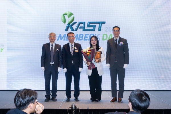 손혜주 교수(왼쪽에서 세번째) 한국차세대과학기술한림원 회원 선출