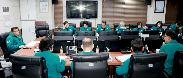 지난 17일, 재난안전상황실에서 관내 조류인플루엔자(AI) 의사환축 발생에 따른 긴급방역대책회의 개최