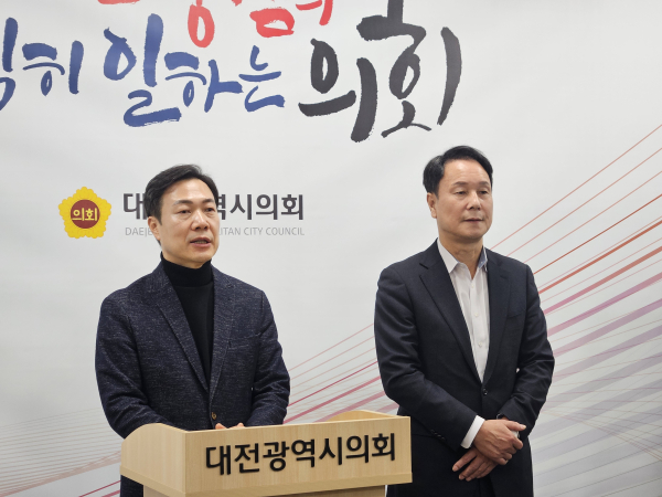 국민의힘 이택구 대전 유성구갑 당협위원장과 이상래 대전 동구 당협위원장