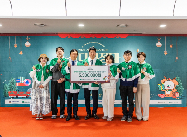 좌측부터 김난영 운영위원(모로미찬본점 대표), 김태연 사무총장(디자인화랑 대표), 이신재 후원회장 (위텍코퍼레이션 대표), 최승인 초록우산 대전지역본부 충청권역총괄본부장, 오병순 부회장, 김홍기 운영위원(도원엔지니어링 이사), 윤하영 운영위원(교보생명 명인FP지점)