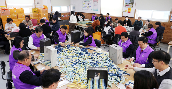 서산시의회, 서산시장애인보호작업장 봉사활동 진행 모습