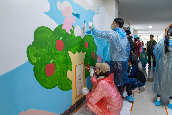 한국타이어, 가족과 함께하는 벽화 그리기 임직원 봉사활동 진행