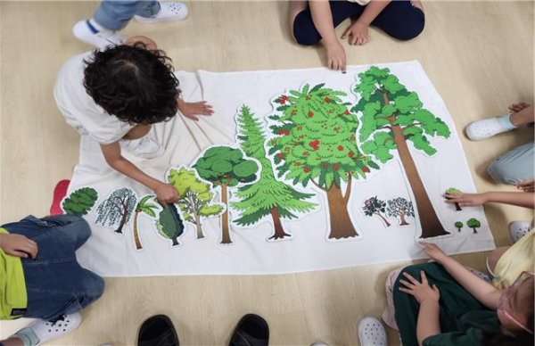 늘봄학교 숲교육 프로그램 ‘다양한 키의 나무들이 모여 건강한 숲을 만들어요’ 운영사진.