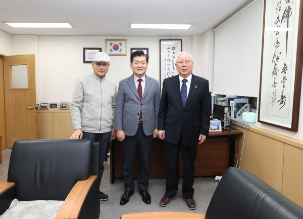 유성구의회 김동수 의장, 신년 기관방문 기념사진