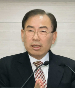 故 명위진 회장