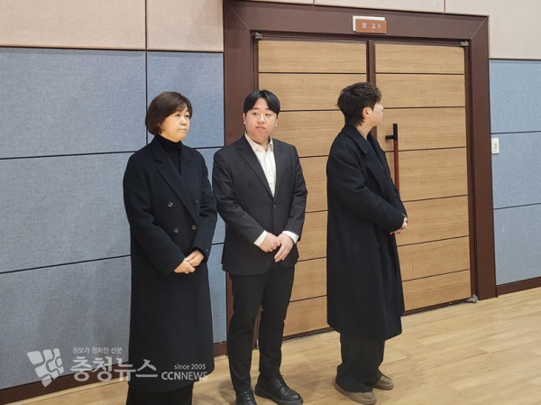 이날 기자회견에는 민주당 시의원 출마예정자들도 모습을 나타냈다.