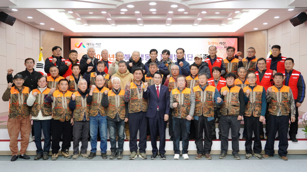 지난 8일, 시청 대회의실에서 열린 2026년 유해야생동물 피해방지단 위촉식 단체사진