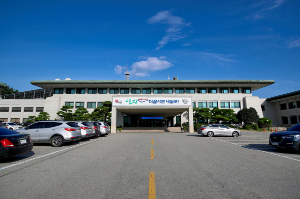 태안군청사 전경