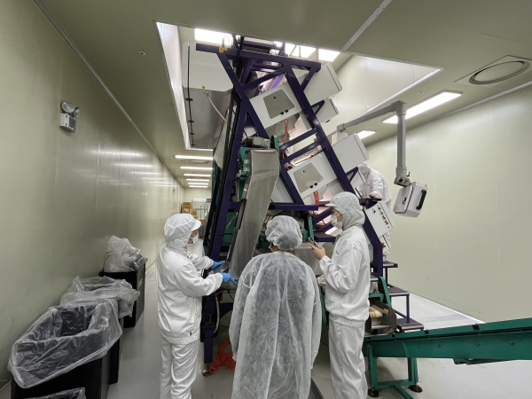 대덕구 직원들이 식품제조가공업소를 점검하고 있다.