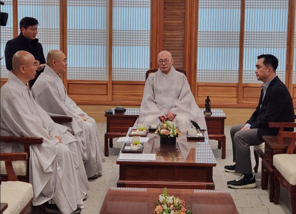 관계자들과 함께