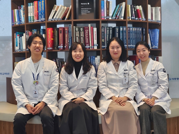 (왼쪽부터) 세종충남대병원 이규민 약사, 이영아 약사, 황소연 약사, 정지원 약사