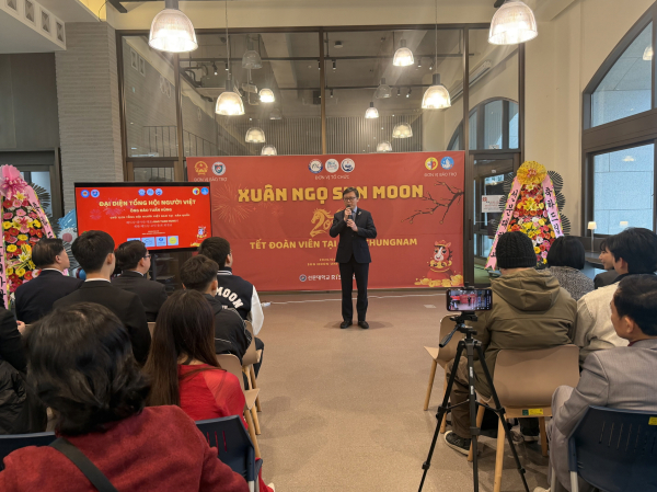 주한베트남교민회 회장 다오 투안 훙 박사가 축사 중이다