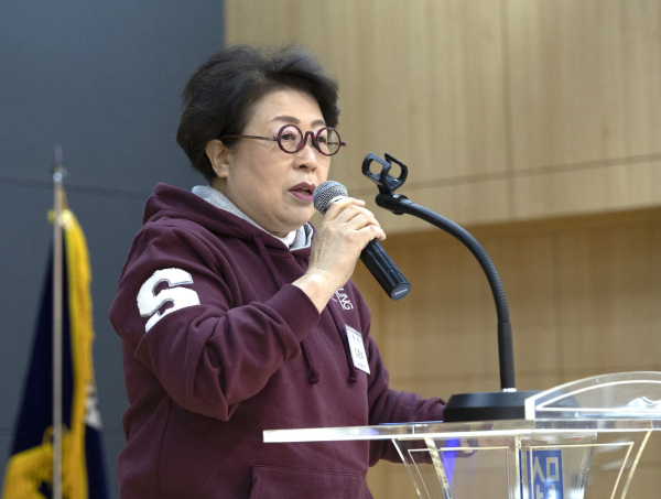 폐회사하는 상명대 김종희 총장