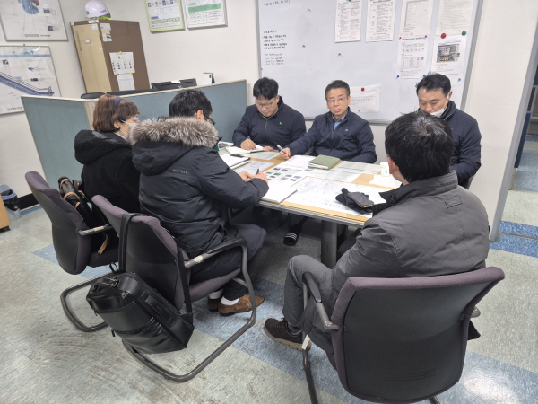 유성기계분소에서 기획예산팀장 등 실무진 3명과 현장직원 간담회 모습