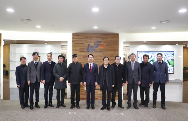 지난 20일, 전남 나주 본사에서 서산미래친환경에너지협동조합과 함께 ‘간월호 주민참여형 농어촌재생에너지 사업’의 성공적이고 신속한 추진 방안 모색 단체사진