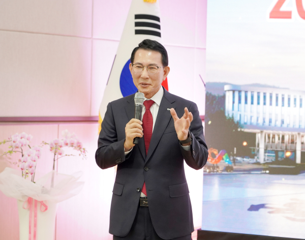 23일 석남동 행정복지센터에서 열린 석남동민과 대화 중인 이완섭 시장