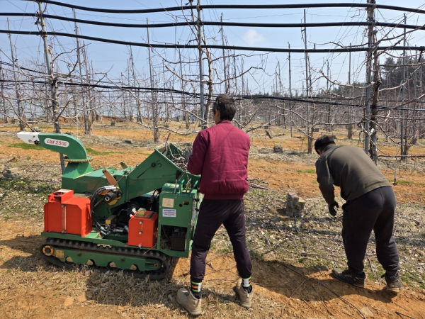 영농부산물 파쇄 모습