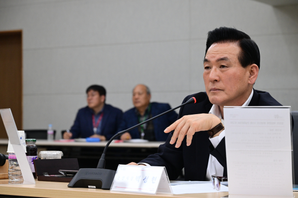 컨설팅 보고회에 참석한 백성현 논산시장