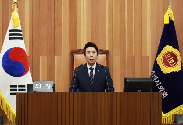 폐회하는 임채성 세종시의회 의장