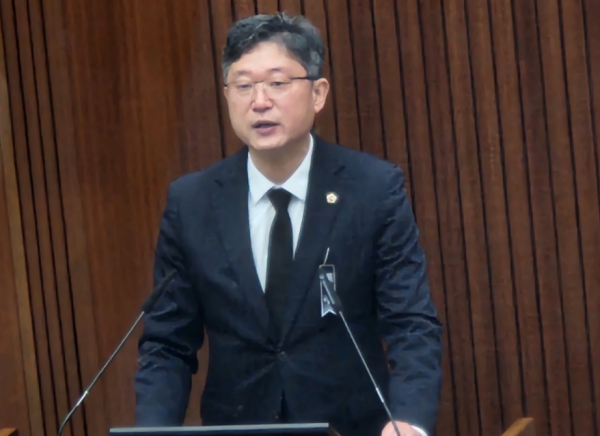 5분 발언하는 안신일 세정시의회 의원