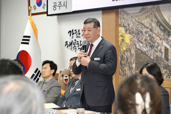 지난 27일 웅진동 행정복지센터에서 현장 방문(시민과의 대화 진행 중인 최원철 시장)