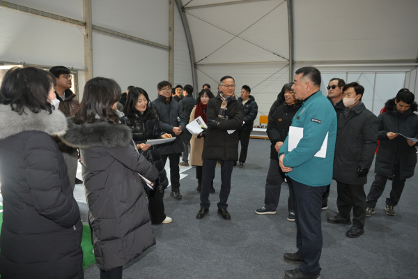 최원철 시장 군밤축제 현장 점검 모습