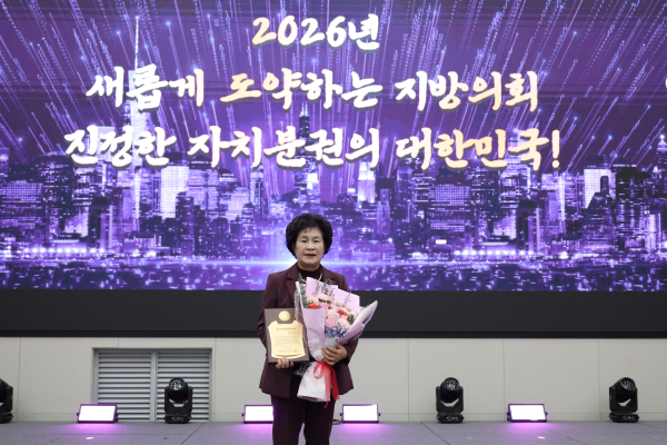 오관영 의장, 대한민국지방의정봉사대상 수상 모습