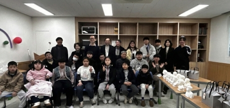 흉상 전달식 단체사진