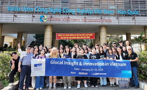 글로컬 Insight & Innovation 참여 학생들이 KVIP를 방문해 글로벌 현장 프로젝트 수행을 위한 탐방 활동을 진행하고 있다.