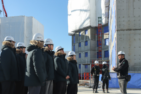 신입사원 현장 견학 모습