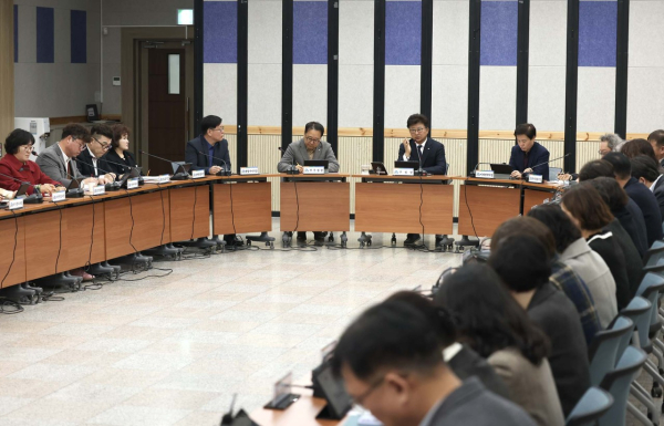 4일, 구청 대회의실에서 열린 2월 확대간부회의 진행 모습