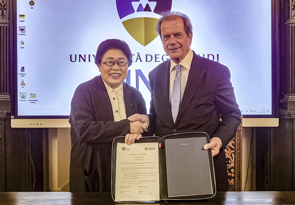 링크캠퍼스대학과 상명대 국제교류 기념촬영 모습