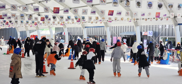 2025년 12월 20일부터 2026년 2월 8일까지 운영된 겨울 테마파크 모습