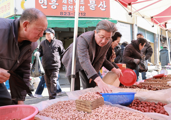9일 유성시장에서 진행된 장보기 행사 모습