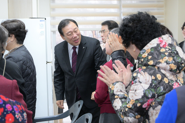 찾아가는 현장소통 진행 중인 최민호 시장
