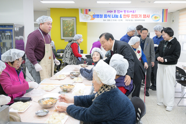 찾아가는 현장소통 진행 중인 최민호 시장