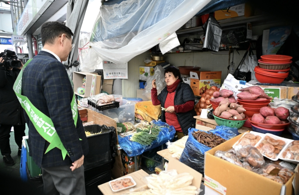 11일, 부사전통시장과 문창전통시장 방문해 명절 장보기 행사 진행 모습