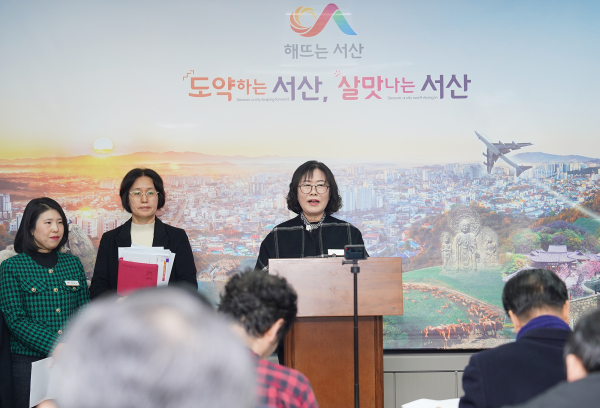 12일 시청 브리핑룸에서 유은희 서산시 건강증진과장 기자회견 모습