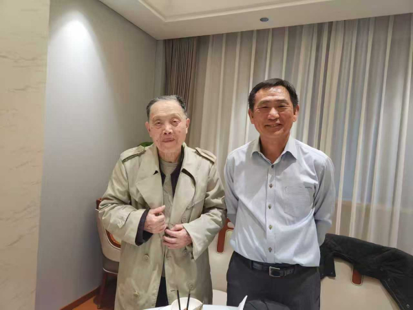 '직지심체요절' 중국어 번역본 공동저자인 진포청 교수(좌)와 권석환 교수(우)