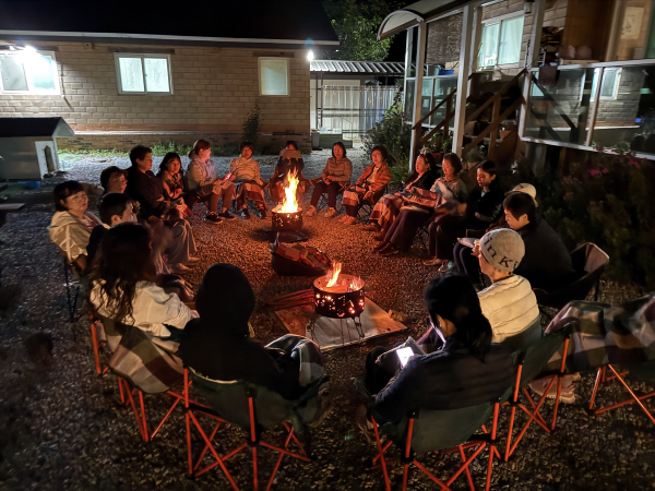 2025년 암생존자 산촌농가 치유농장 불멍(별보기) 프로그램 운영 사진.