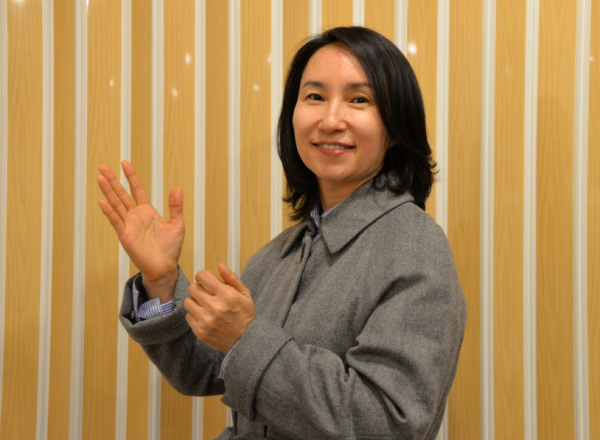 인터뷰하는 이윤희 전 세종시의원<br>