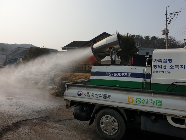 가축질병 유입 대비한 차단 방역 진행 모습