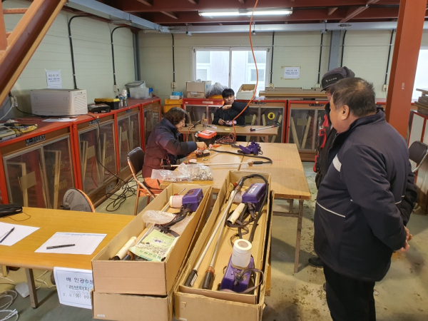 인공수분기 점검 모습