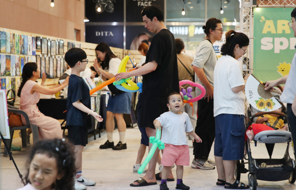 작년 탄방동 로데오거리에서 열린 2025 대전 서구 아트페어 아트스프링 현장(자료사진)