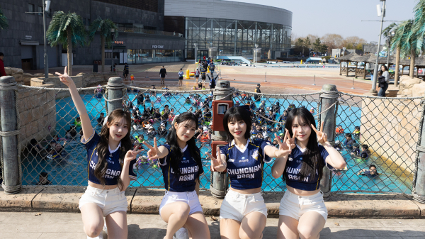 비타민 걸스와 깜짝 홍보 이벤트 진행 모습